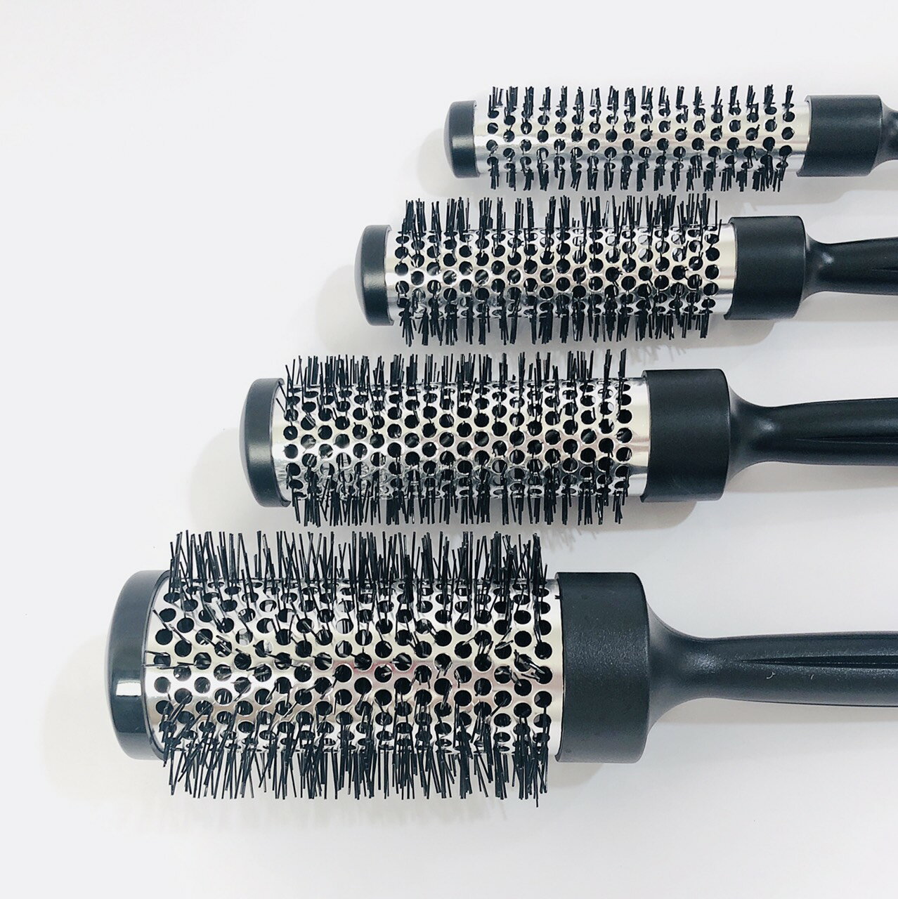 超輕量 銀金剛鋁管蓄熱梳 Be My Boyfriend 王盈喬老師推薦 梳子 圓梳 導熱快速 [交換禮物.$199免運] 7