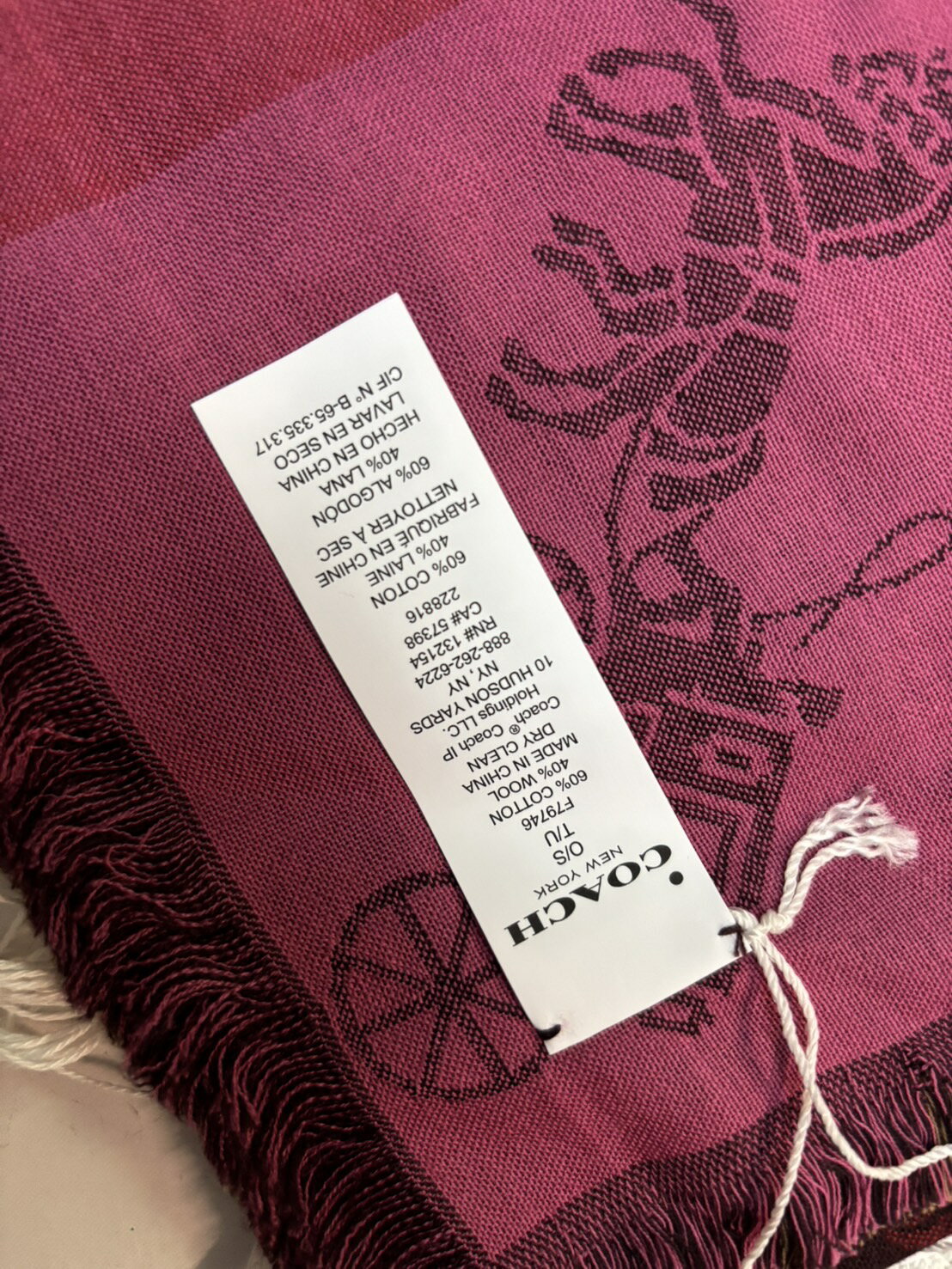 現貨在台~不用等~ Coach 酒紅/粉紅色馬車logo雙面大方巾 7