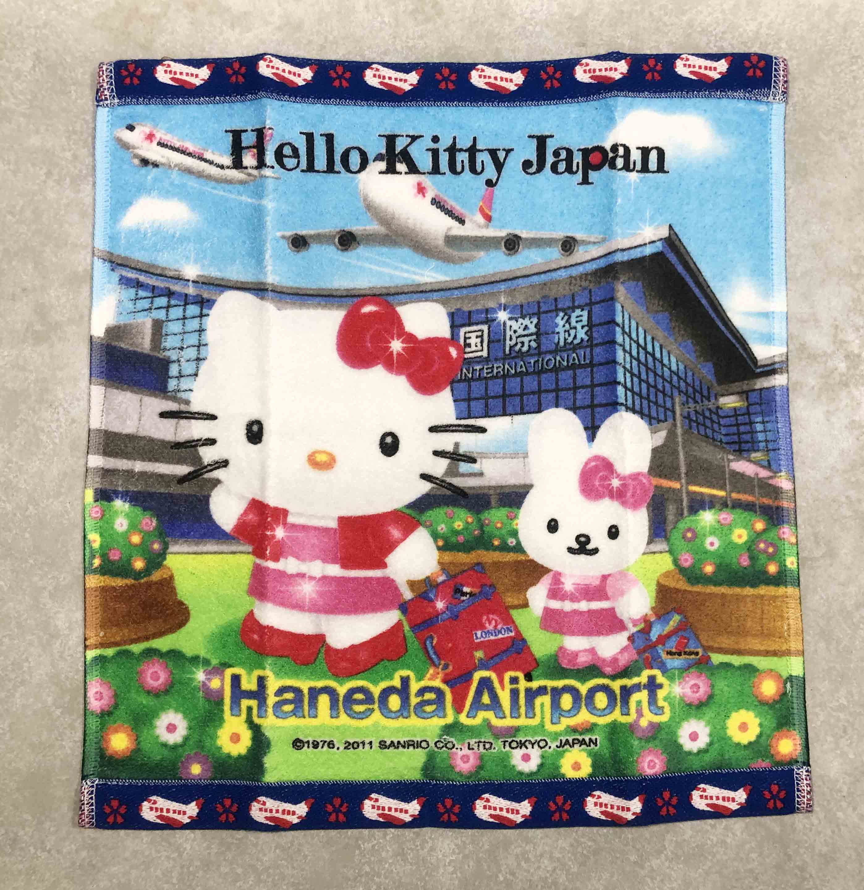 【震撼精品百貨】Hello Kitty 凱蒂貓~日本sanrio三麗鷗 KITTY中毛巾/中方巾-國際機場限定*33056
