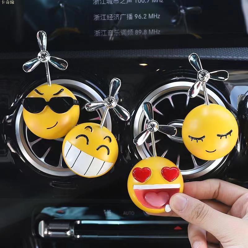 汽車擺件 汽車飾品 網紅爆款可愛表情包汽車空調出風口香薰夾創意新潮卡通車載小擺件