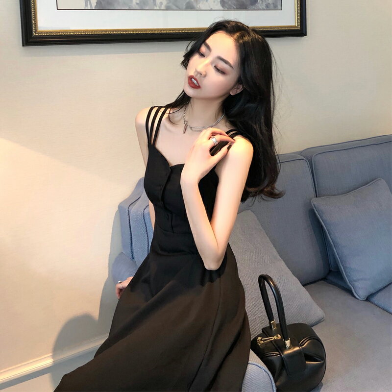 法式復古夏新款性感露肩收腰修身顯瘦女赫本小黑裙吊帶連衣裙