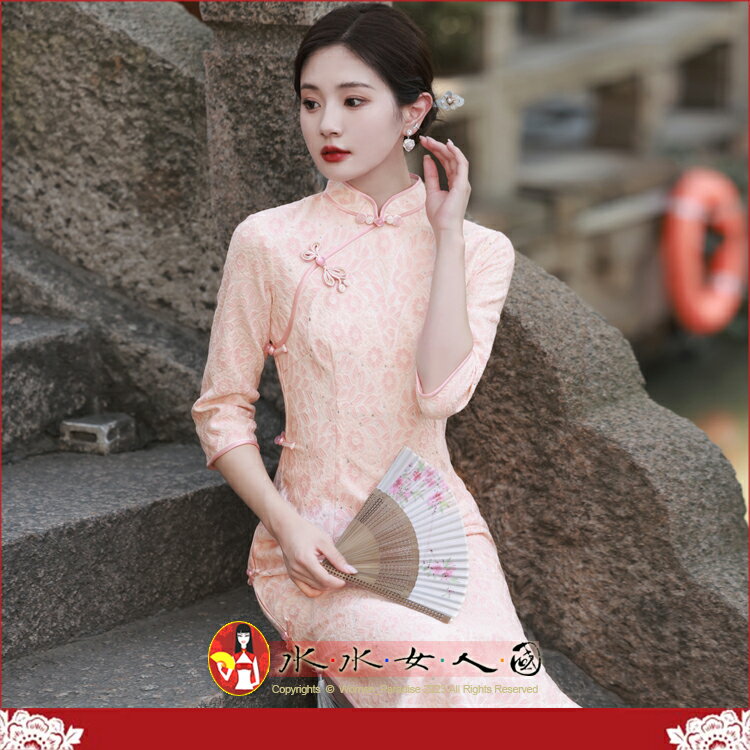 複合蕾絲七分袖長旗袍 復古中國風經典改良式時尚修身顯瘦日常連身裙洋裝～美麗優雅風～芊串(杏)。水水女人國
