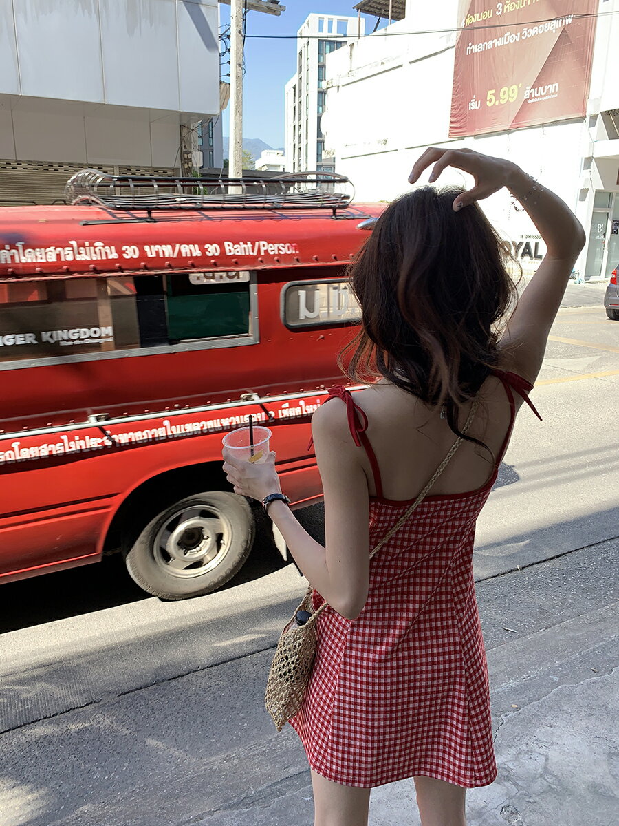 馨幫幫 自制甜酷系帶內搭疊穿裙子2024新款紅色格紋吊帶連衣裙女