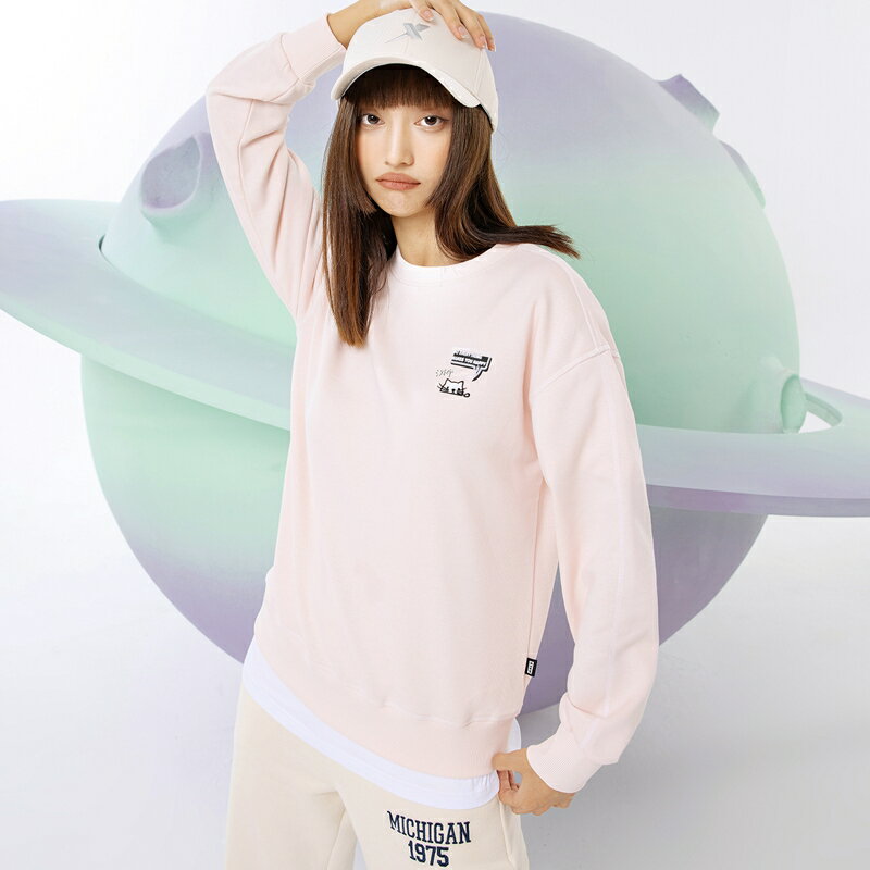 特步快樂星球女衛衣圓領套頭衫2022春季新款女裝運動針織長袖上衣