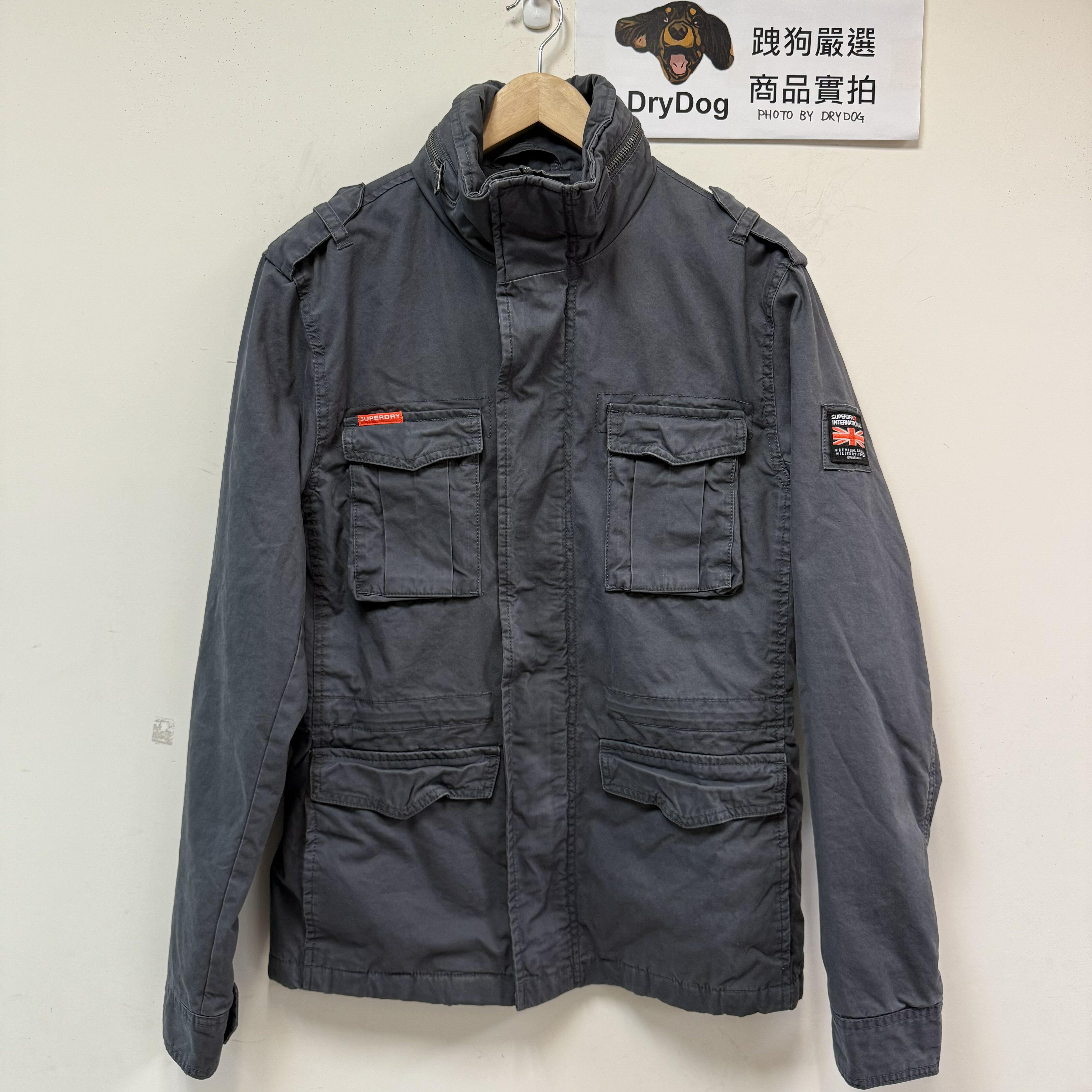 跩狗嚴選 戰火英雄 極度乾燥 Superdry Rookie M65 軍裝 夾克 外套 重磅純棉 復古 灰色 碳灰色 合身修身版型 6+1口袋 多口袋