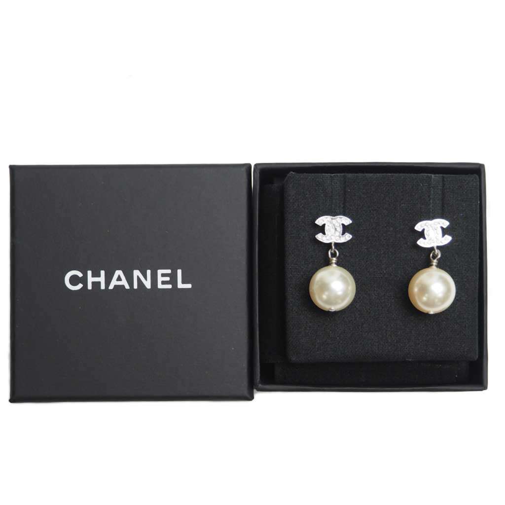 CHANEL 珍珠吊墜耳環