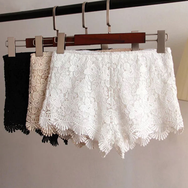 蕾花百搭短褲 蕾絲安全褲 顯瘦翹臀 黑白杏 韓 Anna S. 1