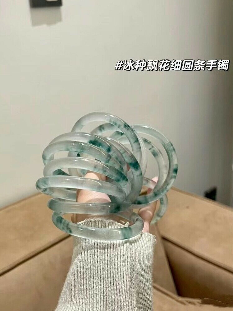 【現貨】尊滴好像翡翠啊！高冰獨龍玉冰種翡翠圓條手鐲飄花正圈鐲子玉石【北歐家居生活】