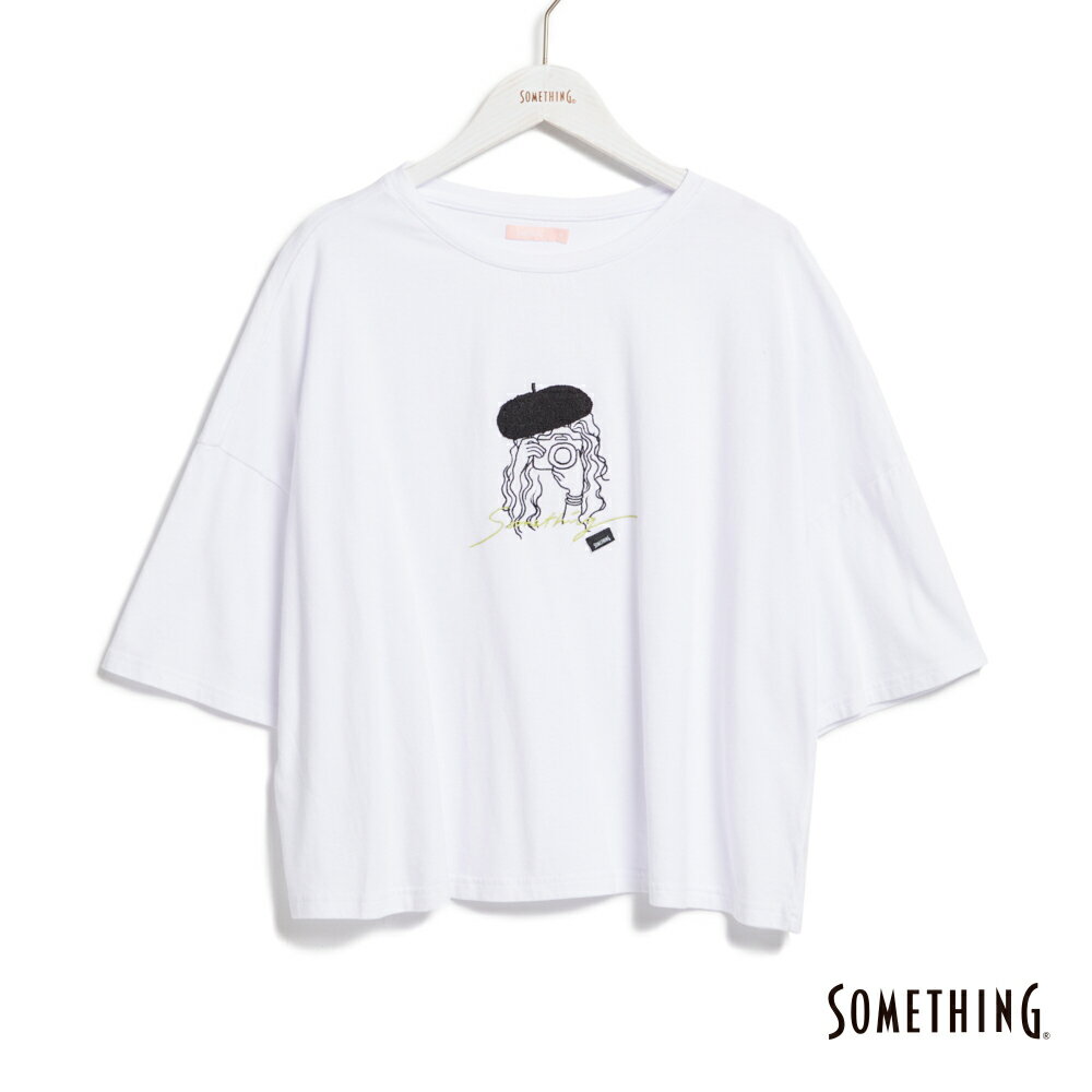SOMETHING 女款 貝雷帽女孩刺繡短袖T恤 (白色)