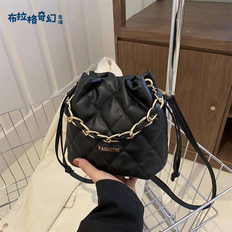 今年流行 時尚 韓版鏈條小包包 女水桶包 2025早春新款 單肩斜挎包 女包 [PP0515061]