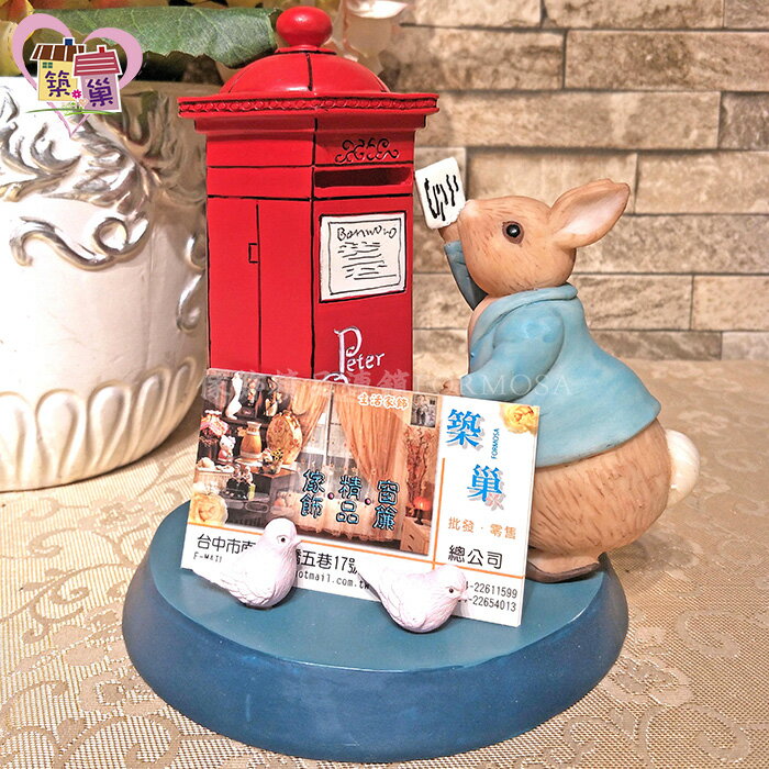 《正版授權》Peter Rabbit 彼得兔郵筒存錢筒名片座 紅色英倫風桌上置物架 存錢罐文具書檔紙鎮 【築巢傢飾】