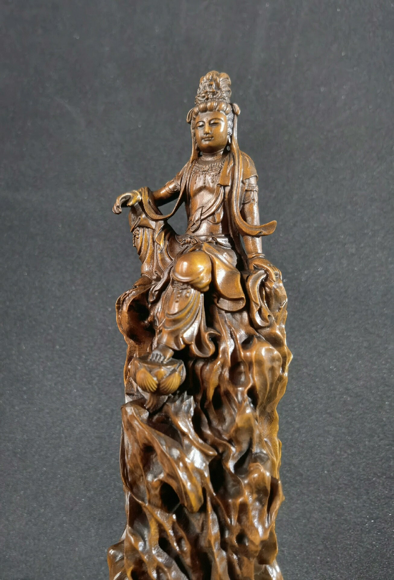 小葉黃楊木雕~樹樁觀世音菩薩，全品相，高21直徑6厘米，重約