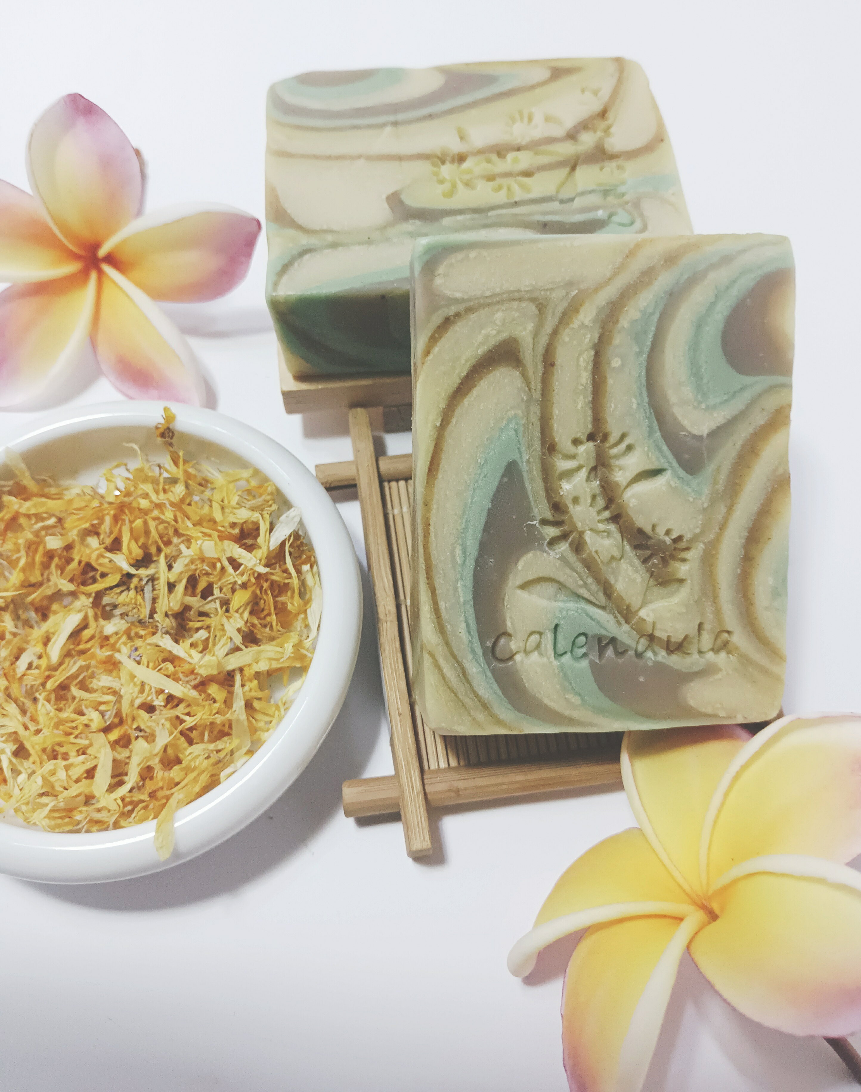 5入禮盒裝(洋甘菊皂2入+金盞花皂2入+車前草皂1入 加贈起泡袋2個) 香皂/肥皂/手工皂/沐浴/清潔 情人節禮物 1