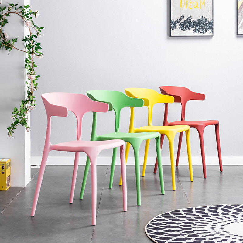 化妝椅 北歐餐椅家用化妝椅網紅ins簡約凳子靠背塑料牛角書桌椅『XY11081』