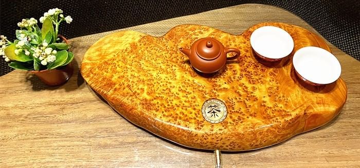 杉木瘤老料滿瘤花精品茶盤，編號G525，尺寸 長47，寬25，厚5公分，大時代蘇老闆特別訂制精挑細選倒格杉木滿瘤茶盤！非常稀有珍貴，極品等級，歡迎珍收！