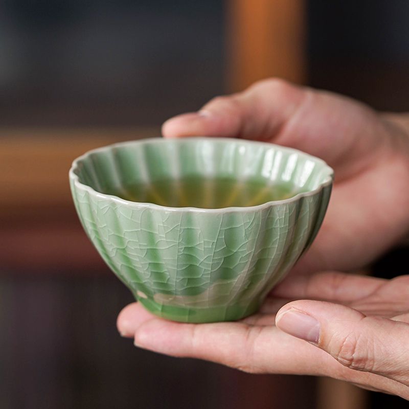 青瓷品茗杯茶杯個人單杯哥窯開片功夫茶具花瓣主人杯陶瓷小號茶碗