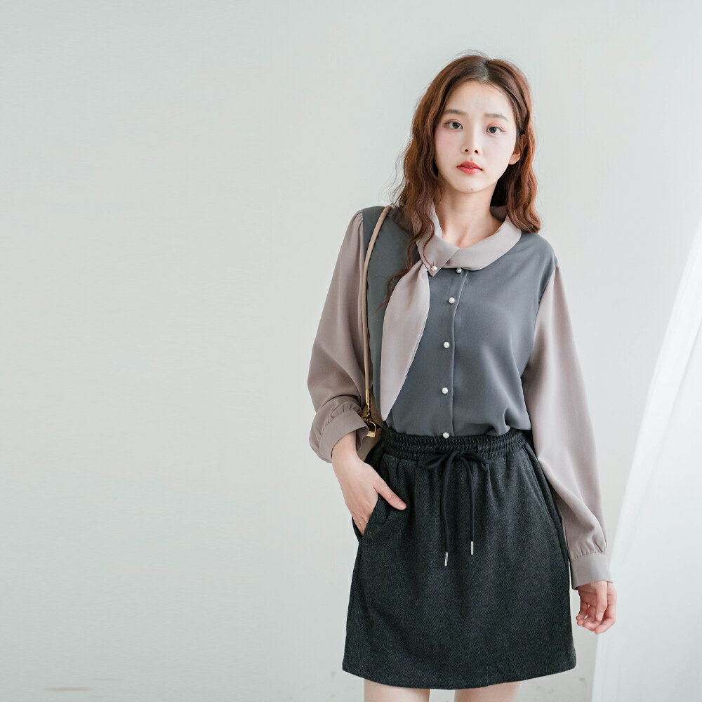 ★限時下殺$590★MIUSTAR絲巾領珍珠排釦袖撞色造型上衣(共2色)1125預購【NR2410】