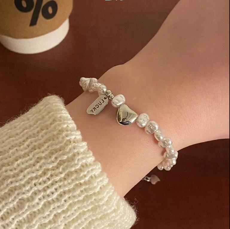 甜酷巴洛克珍珠愛心手鏈女ins小眾設計時尚氣質Lucky幸運吊牌手飾【步行者戶外生活館】P