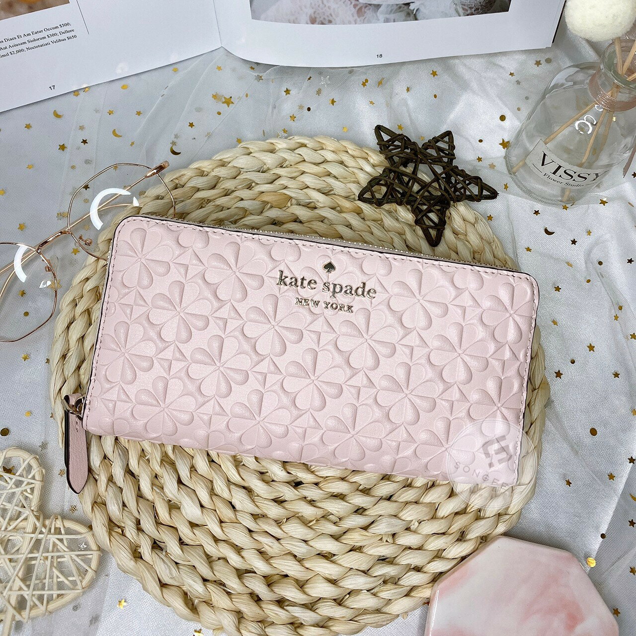 美國代購 臺灣現貨 Kate spade 幸運草浮雕logo 拉鍊長夾【送禮精選★APP下單點數4倍送】