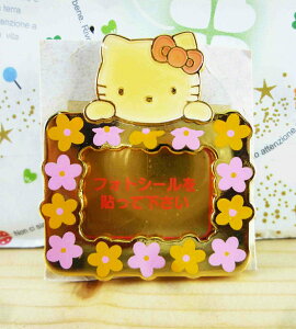 【震撼精品百貨】Hello Kitty 凱蒂貓 KITTY造型徽章-相框粉 震撼日式精品百貨