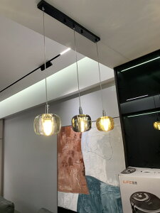 現代輕奢水晶小吊燈簡約玻璃個性創意餐廳飯桌三頭餐吊燈臥室床頭