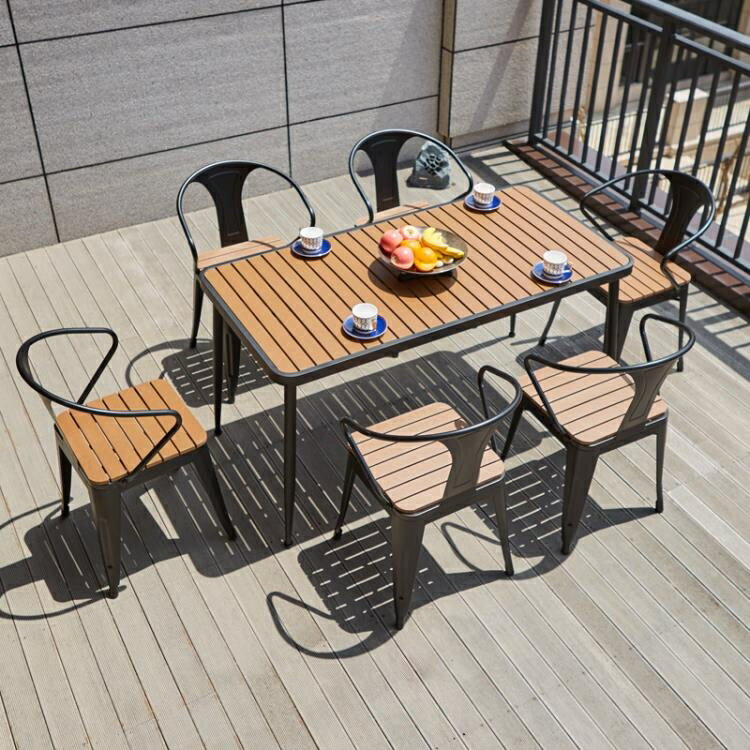 熱銷新品 桌椅 美式戶外桌椅庭院組合咖啡廳室外陽台露台酒吧鐵藝休閒塑木桌椅