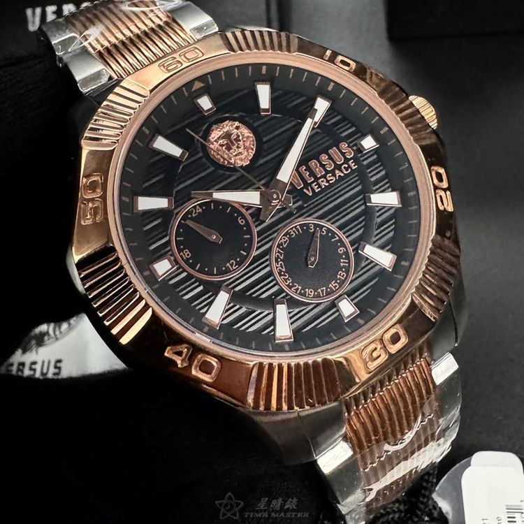 VERSUS VERSACE手錶,編號VV00397,46mm玫瑰金精鋼錶殼,黑色三眼, 中三針顯示錶面,金銀相間精鋼錶帶款,精雕細琢!, 匠心之作!