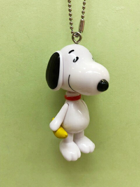 【震撼精品百貨】史奴比Peanuts Snoopy SNOOPY 手機吊飾-史奴比拿香蕉#03388 震撼日式精品百貨