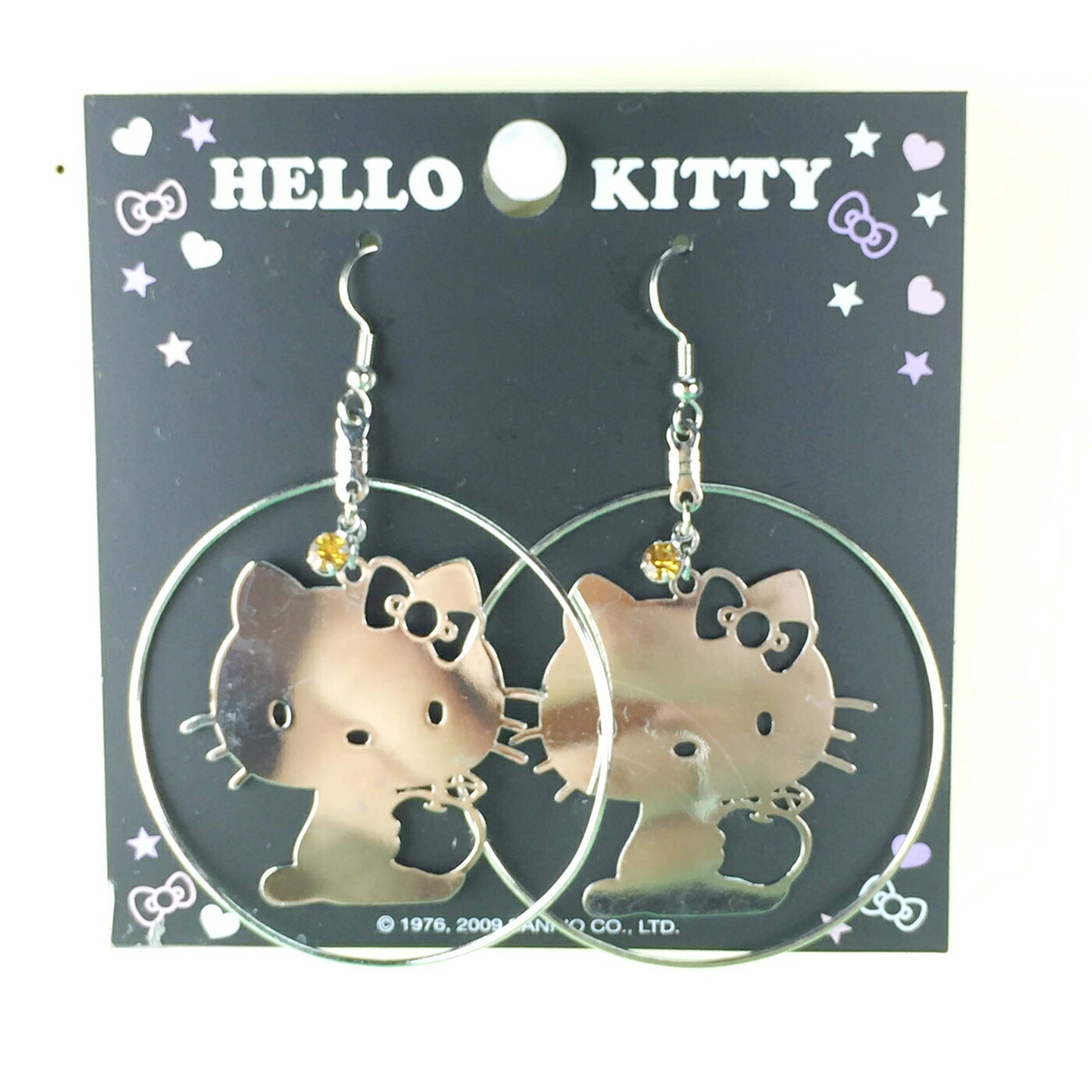 【震撼精品百貨】Hello Kitty 凱蒂貓 造型耳環-側坐圓圈造型 震撼日式精品百貨