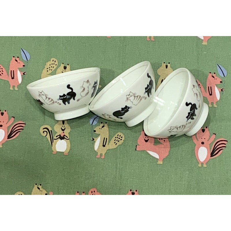 日本進口 ねこたむろG型茶碗 黑喵喵 ▫️尺寸 約 11.5 x 6 公分 ▫️容量：350cc ▫️產地 日本製