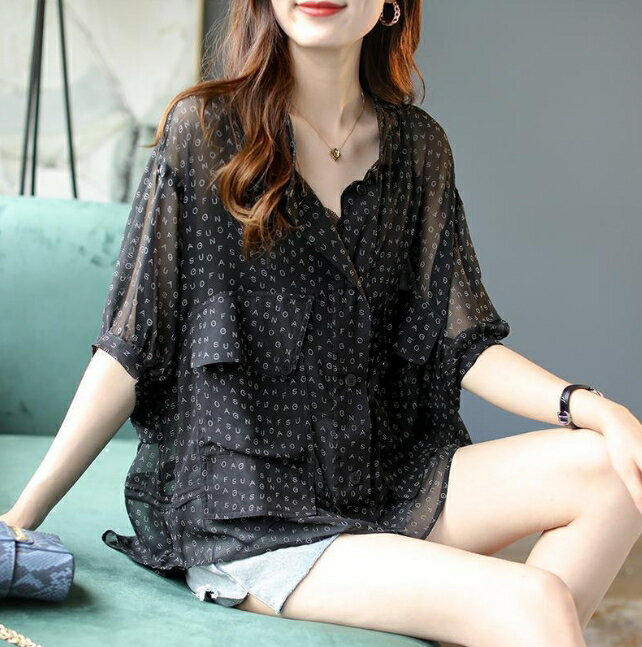 中大尺碼韓版女裝 寬鬆百搭字母雪紡上衣 時尚氣質簡約雪紡拼字母 五分袖上衣 雪紡衫 0