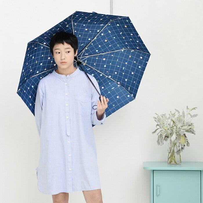<br/><br/>  tiohoh 格子幾何系列三折自開收晴雨傘(藍色)-8380<br/><br/>