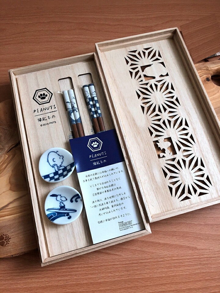富士山史努比夫妻筷與筷架．桐木箱禮盒_若狹塗筷 筷子 筷架 夫妻筷 夫婦箸  史努比 賀禮 富士山 お箸 新婚 緣起物
