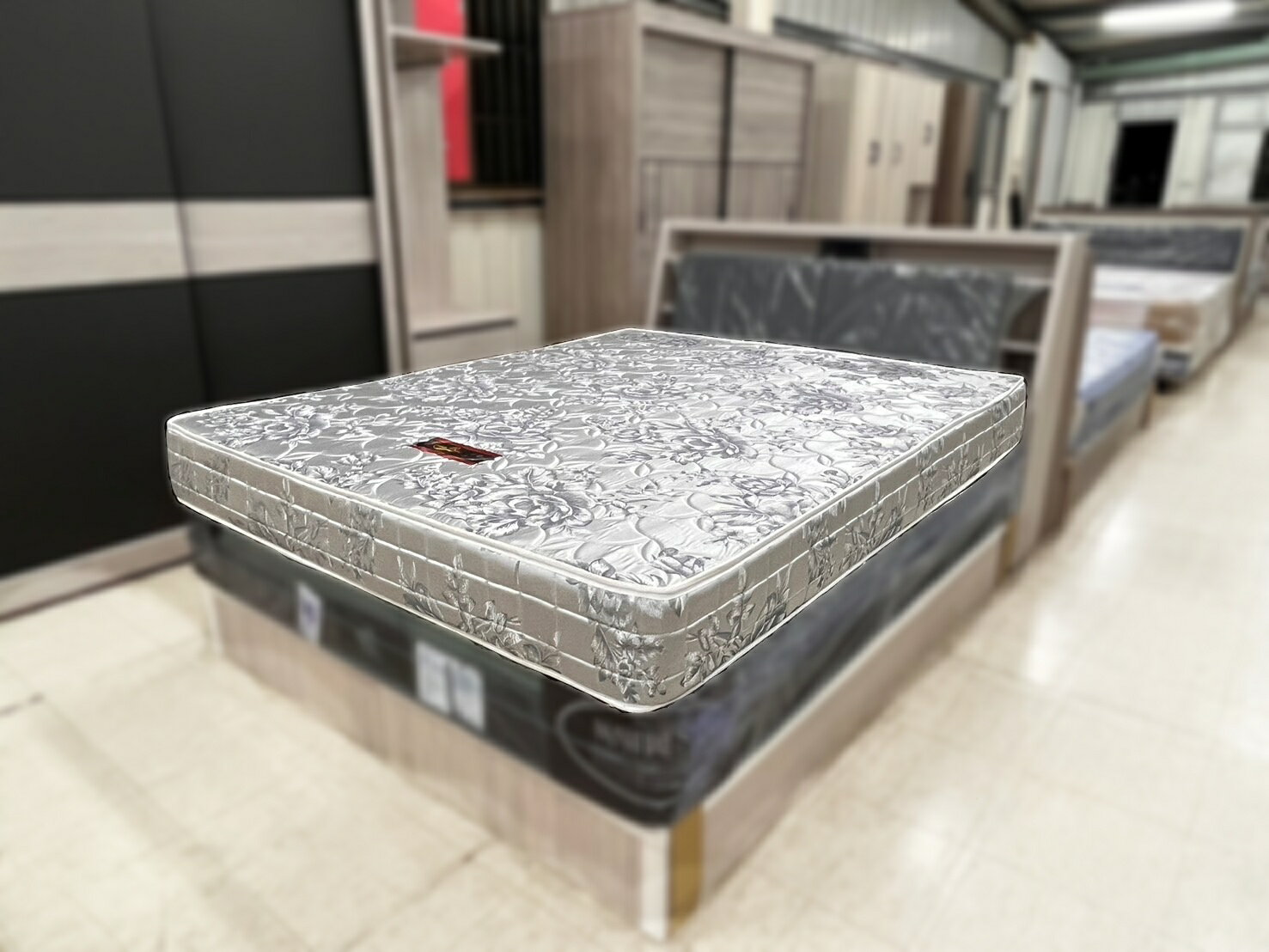 【尚品傢俱】651-27 加恩 冬夏兩用硬式5尺床墊~另有3.5尺 / 6尺 / 6x7尺~