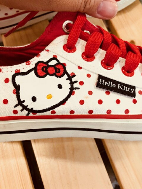 【震撼精品百貨】Hello Kitty 凱蒂貓 台灣製Hello kitty正版成人帆布鞋-白紅點(23-25號) 震撼日式精品百貨