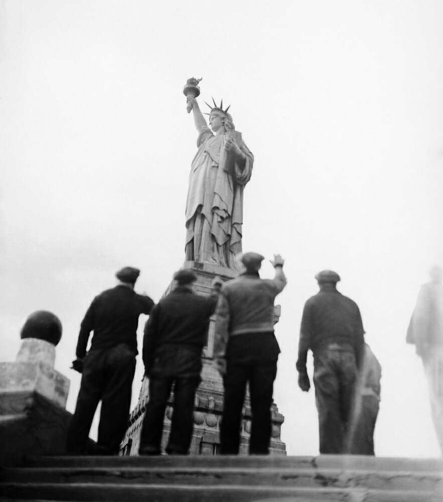 Posterazzi: Statue Of Liberty C1938 Nworkers Saluting The Statue In New ...