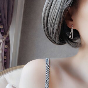 韓國定制網紅新款百搭簡約鏤空三角形耳環女夸張短款耳飾氣質耳釘1入