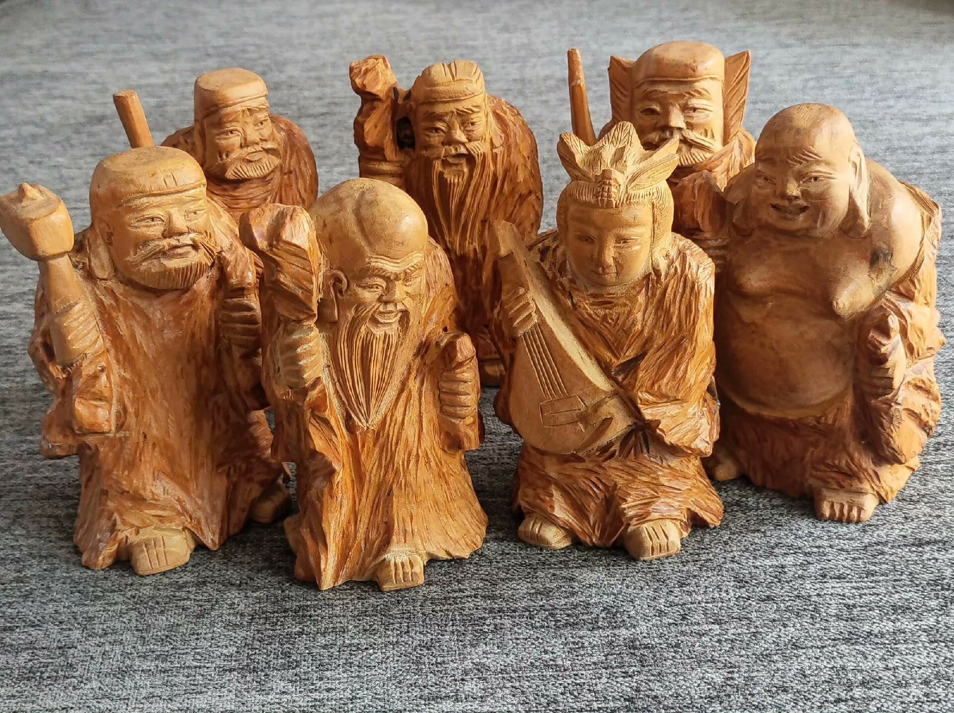 木雕全套七福神。原木手工雕刻，具體木材像是黃楊一類（請自行判