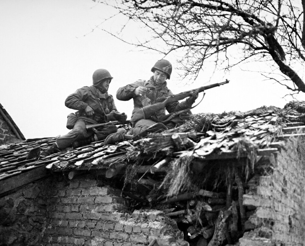 Posterazzi World War Ii Belgium Namerican Rifleman On A Rooftop In   1105e89e1854ab3a295add 