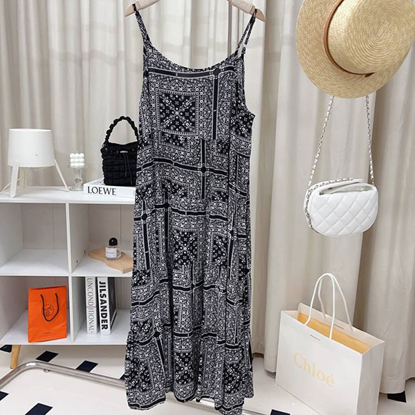 ANNAS 正韓 便宜款 單品實拍 變形蟲 長洋裝 細肩帶 渡假風洋裝 長裙 圖騰 海邊穿搭 性感 海灘裙 韓國 特價 6