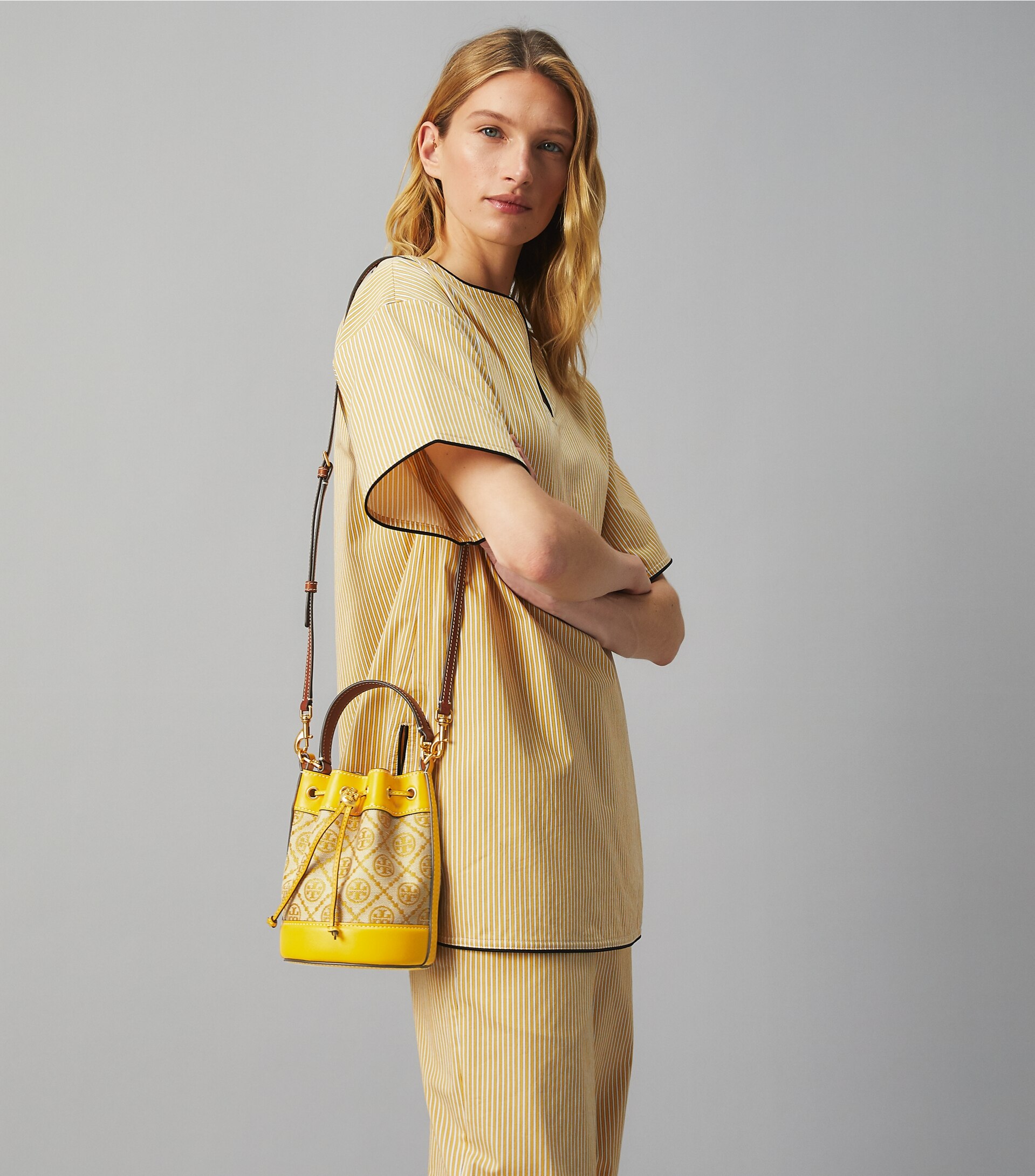 精選★TORYBURCHTMONOGRAM提花迷你單肩斜跨手提水桶包80534   (預購)~【夏日美包★菲尼斯 國際精品↘3折起】 9