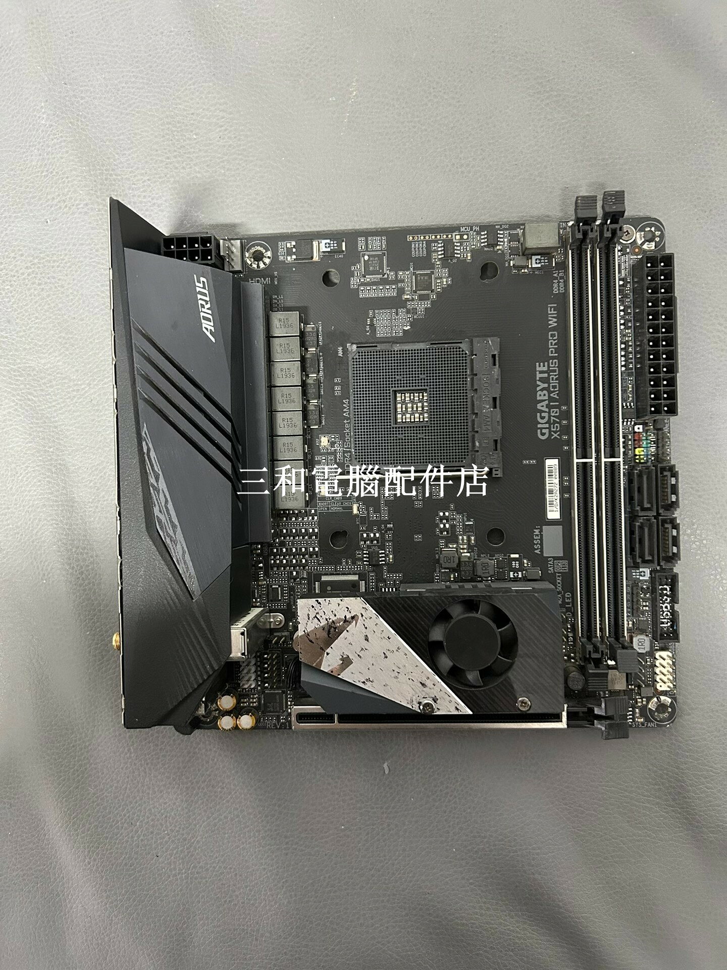 技嘉X570i aorus pro wifi ITX 主機板 支援 5700X 高效能 電腦 DIY 拆機配件 成色實物 4條記憶體槽 M 2 SSD