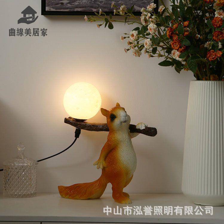 臺燈 床頭燈 閱讀燈 夜燈 創意裝飾樹脂松鼠臺燈兒童房床頭卡通燈網紅擺件北歐現代臺燈 八折減免 特價出 可開發票【hua/12】