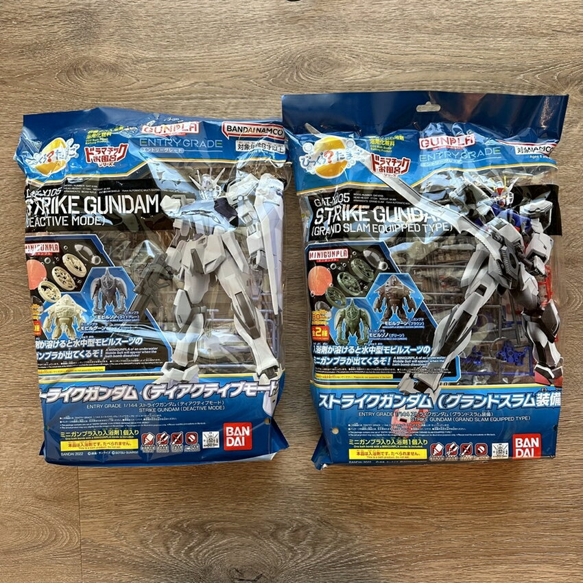 【怡家藥局】BANDAI｜ENTRY GRADE攻擊鋼彈(巨劍裝備、未啟動)&迷你模型入浴球(限量) 沐浴球 泡澡球