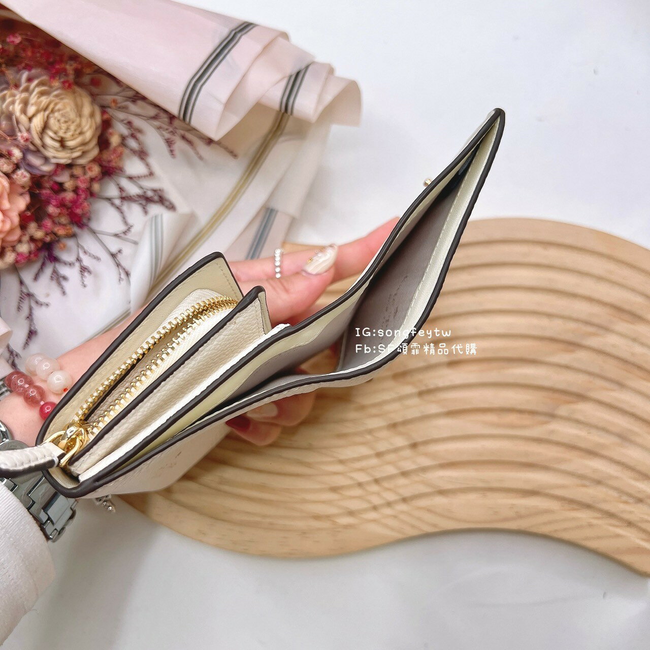 美國代購🇺🇸台灣現貨 Kate spade  新款 兩折牛皮短夾 3