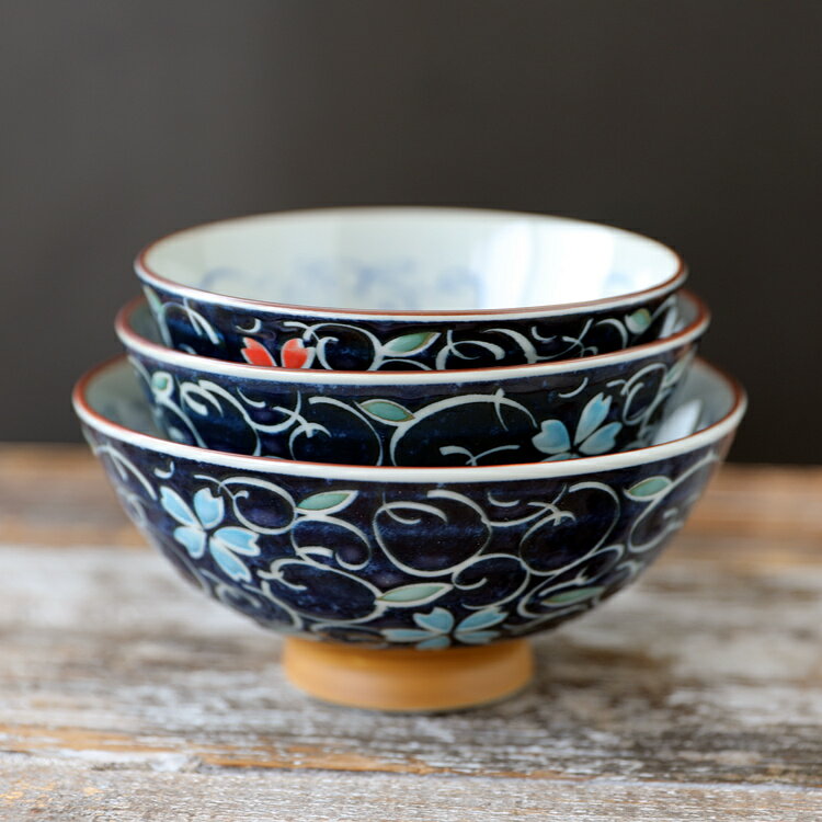 日本進口陶瓷餐具飯碗禮盒套裝3個小碗高腳碗送人釉下彩唐草櫻花
