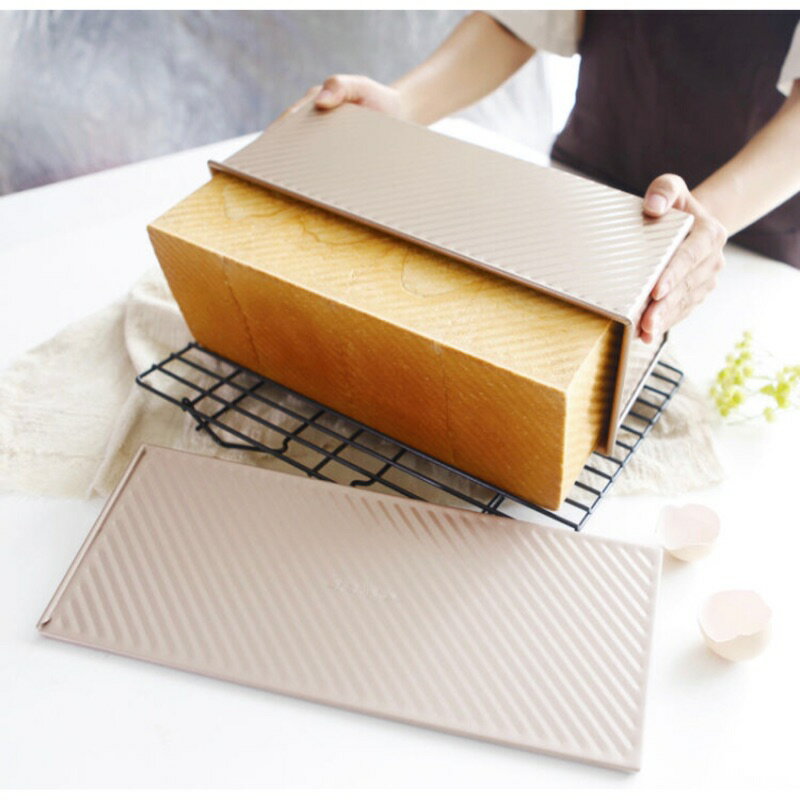 【學廚CM6005-有蓋波紋吐司模1000g】金色不沾有蓋吐司模 底部有洞 正方形帶滑蓋麵包模具 土司盒烤箱用