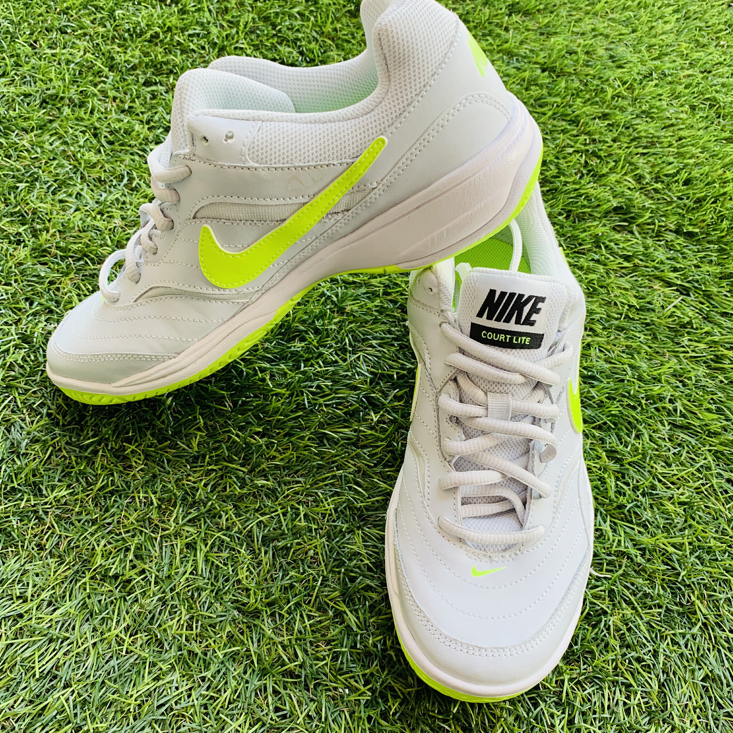 Nike Court Lite 白底螢光swoosh 多功能室內外訓練韻律舞蹈網羽桌球休閒運動鞋 US8號(女) 新品限量『現貨下殺5折』