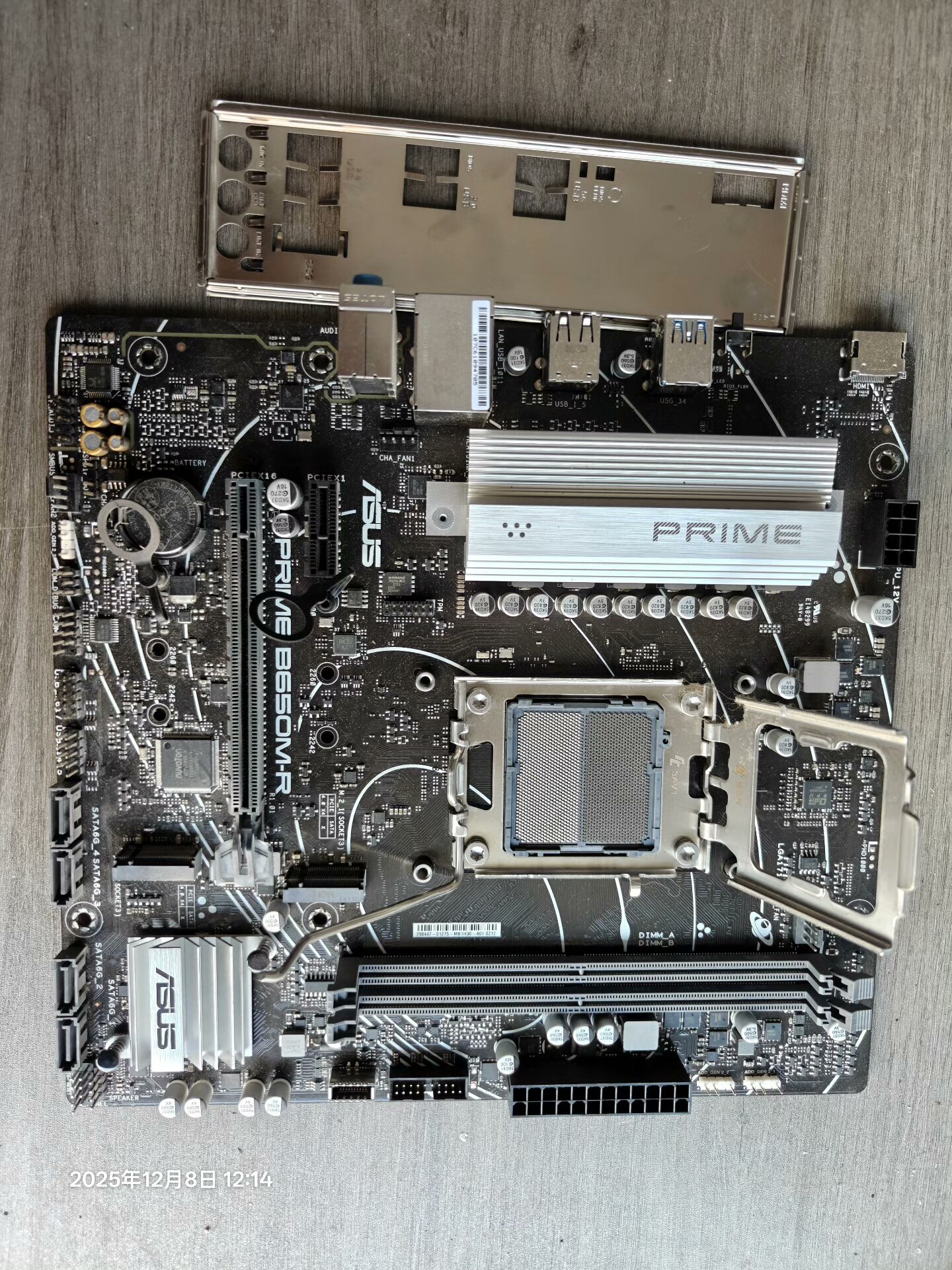 華碩B650M-R主機板 裸板無包裝 功能正常 針腳完好 保固內 未註冊機器碼 電腦零件 組裝升級