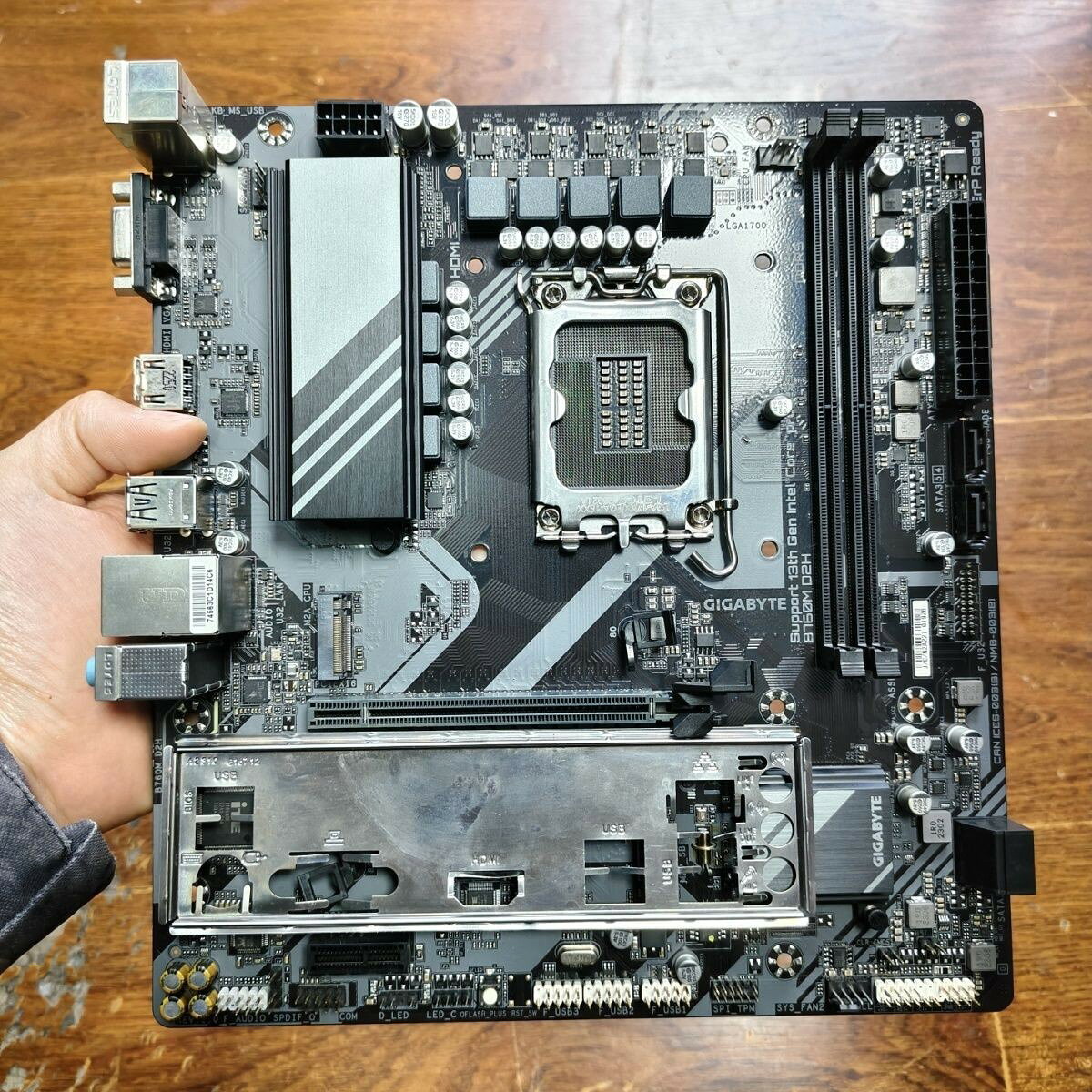 技嘉B760M D2H DDR5主機板 拆機品 MATX尺寸 支援Intel 12-14代 CPU 高效能電腦組裝 主機板現貨
